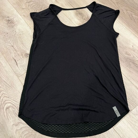 Women’s black under Armour tank top - Picture 1 of 3